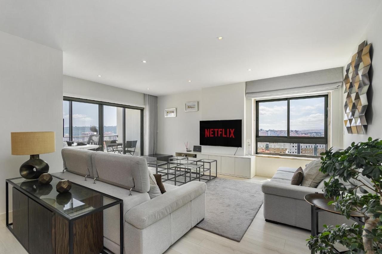Whome Family Condo - Urban Retreat With Parking, Ac, Elevator In Great Location Lisbon Exterior photo