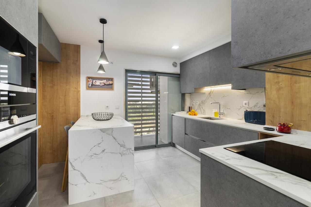 Whome Family Condo - Urban Retreat With Parking, Ac, Elevator In Great Location Lisbon Exterior photo