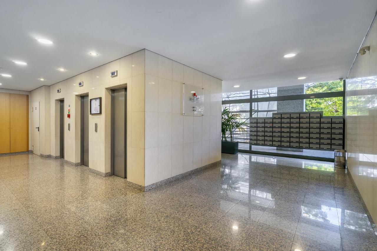 Whome Family Condo - Urban Retreat With Parking, Ac, Elevator In Great Location Lisbon Exterior photo