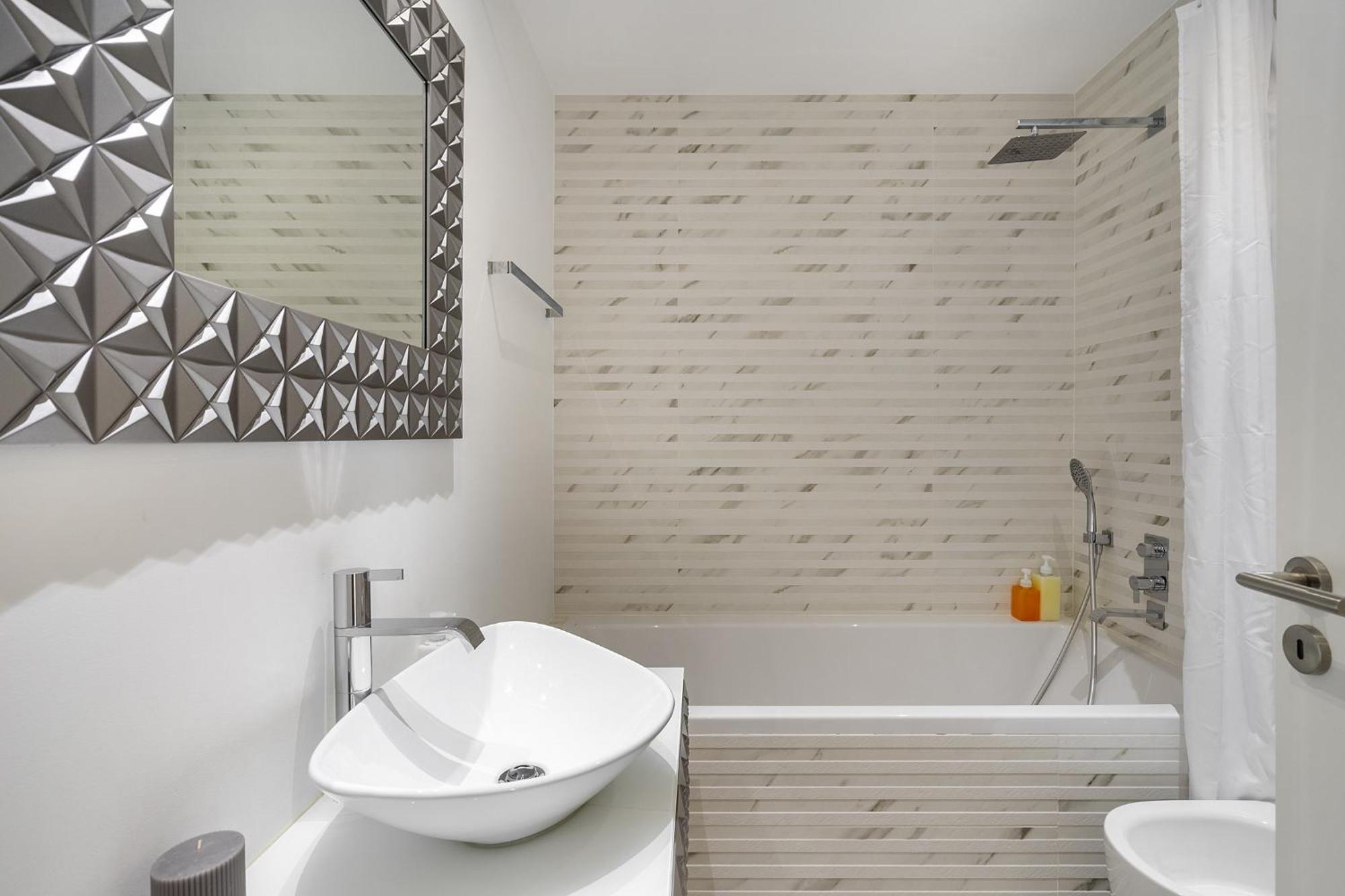 Whome Family Condo - Urban Retreat With Parking, Ac, Elevator In Great Location Lisbon Exterior photo