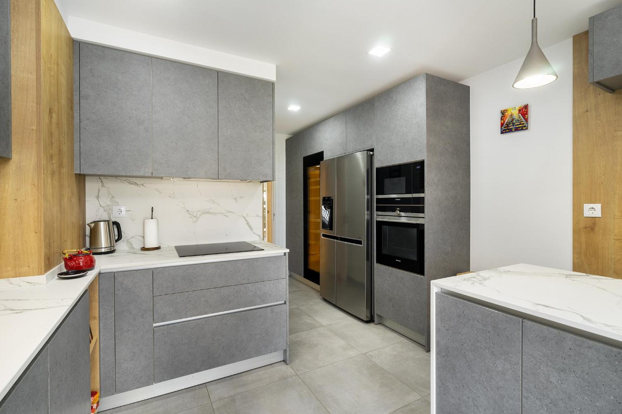 Whome Family Condo - Urban Retreat With Parking, Ac, Elevator In Great Location Lisbon Exterior photo